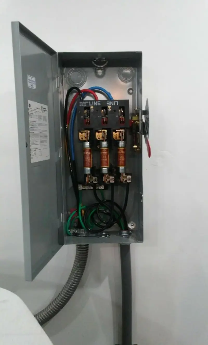 Three-phase disconnect switch installed for Smoke Detector Installation in Raisinville